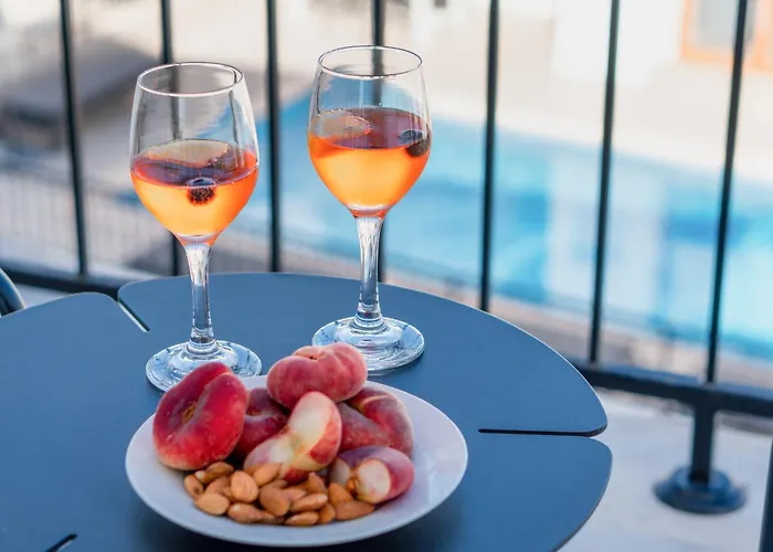 Sanders White Mountains Pool