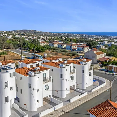 Sanders White Mountains Pool * Paphos