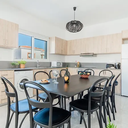 Sanders White Mountains Pool *