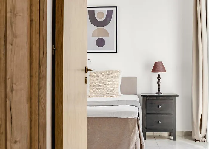 Sanders White Mountains Pool Villa