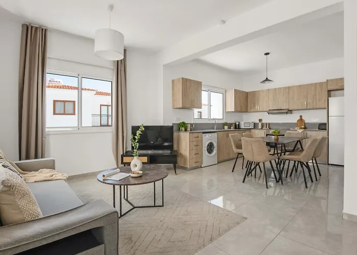 Sanders White Mountains Pool