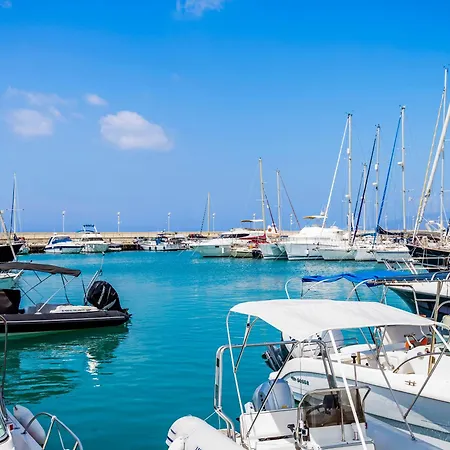 Sanders White Mountains Pool Villa