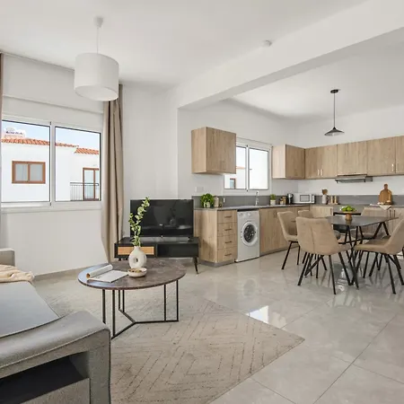 Sanders White Mountains Pool