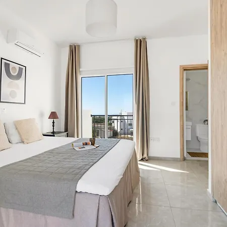 Sanders White Mountains Pool Villa *