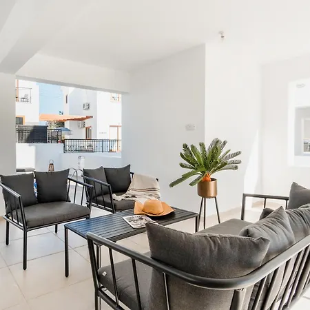 Sanders White Mountains Pool Villa *