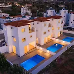 Sanders White Mountains Pool Willa Pafos