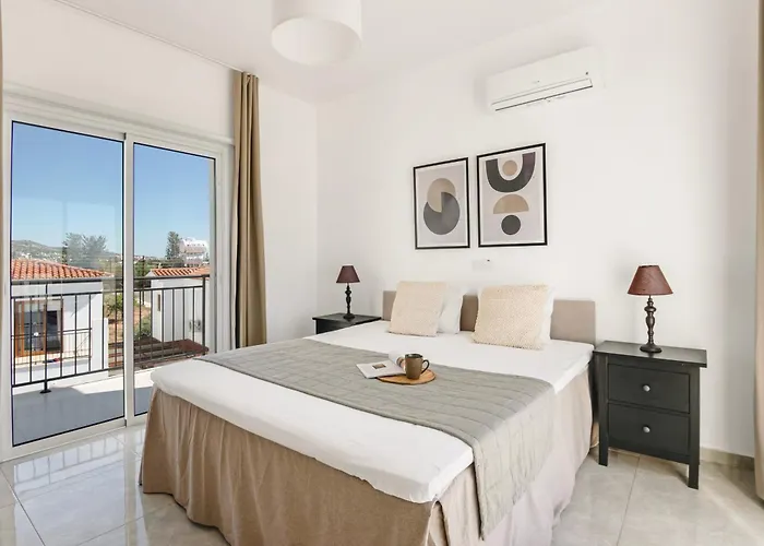 Sanders White Mountains Pool *